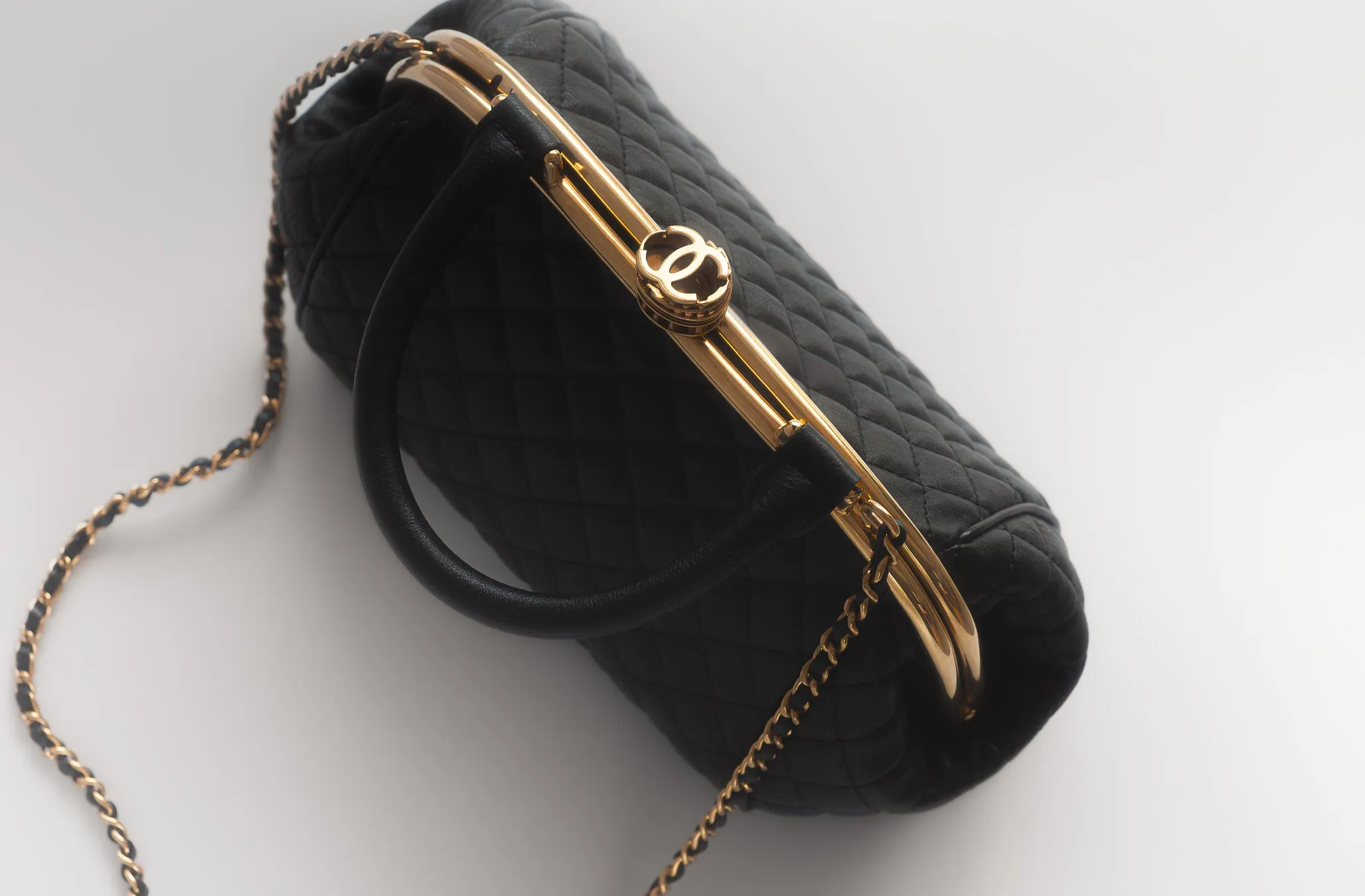 CHANEL - LOCK BAG PARIS ROME COLOSSEUM BLACK CALFSKIN ANTIQUE GOLD