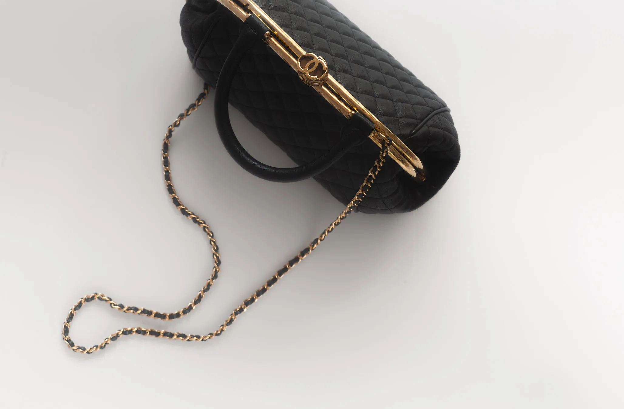 CHANEL - LOCK BAG PARIS ROME COLOSSEUM BLACK CALFSKIN ANTIQUE GOLD