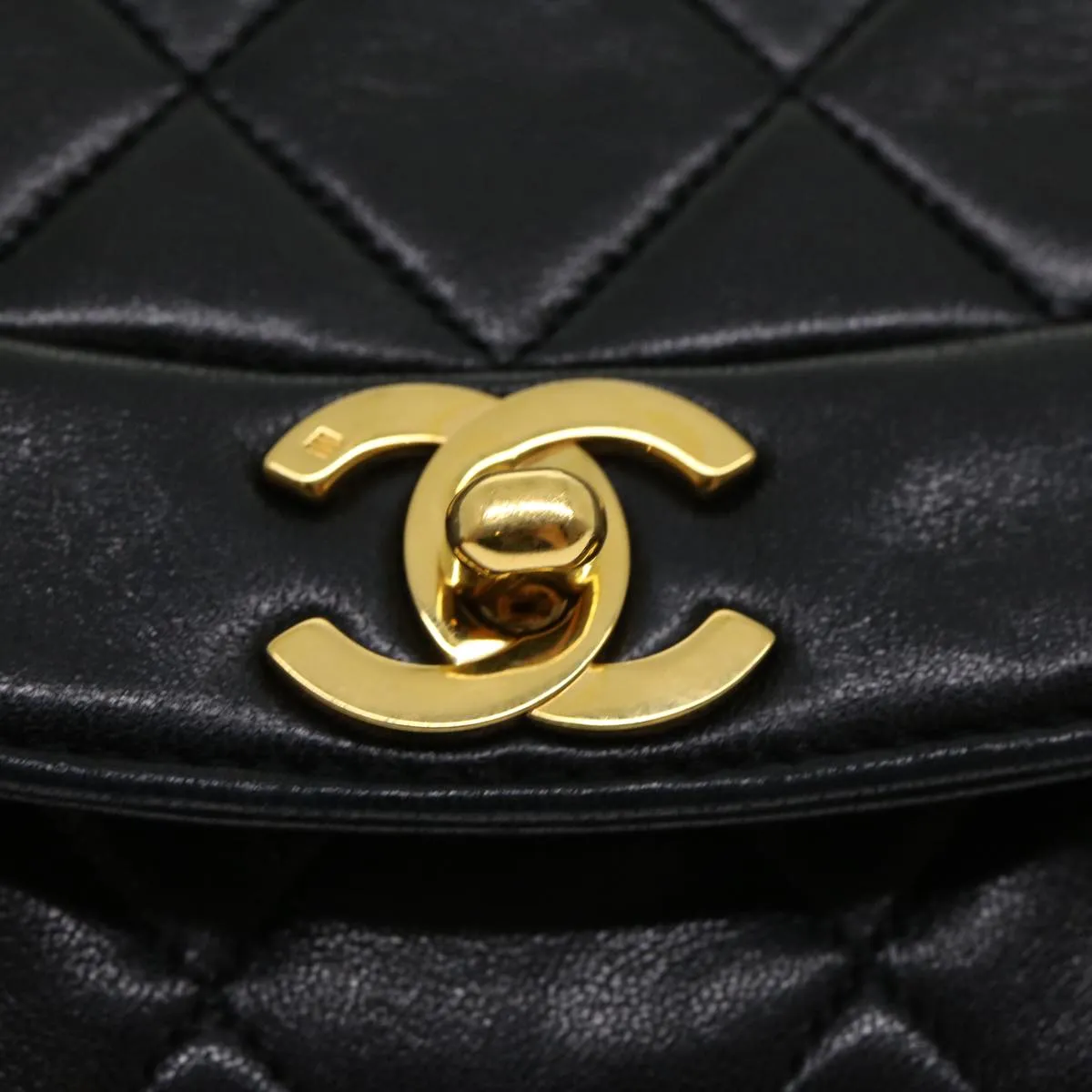 CHANEL Matelasse Diana Turn Lock Chain Shoulder Bag Lamb Skin Black Auth ar7368A