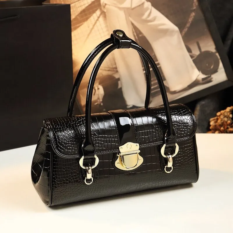 Chlo elegant handbag
