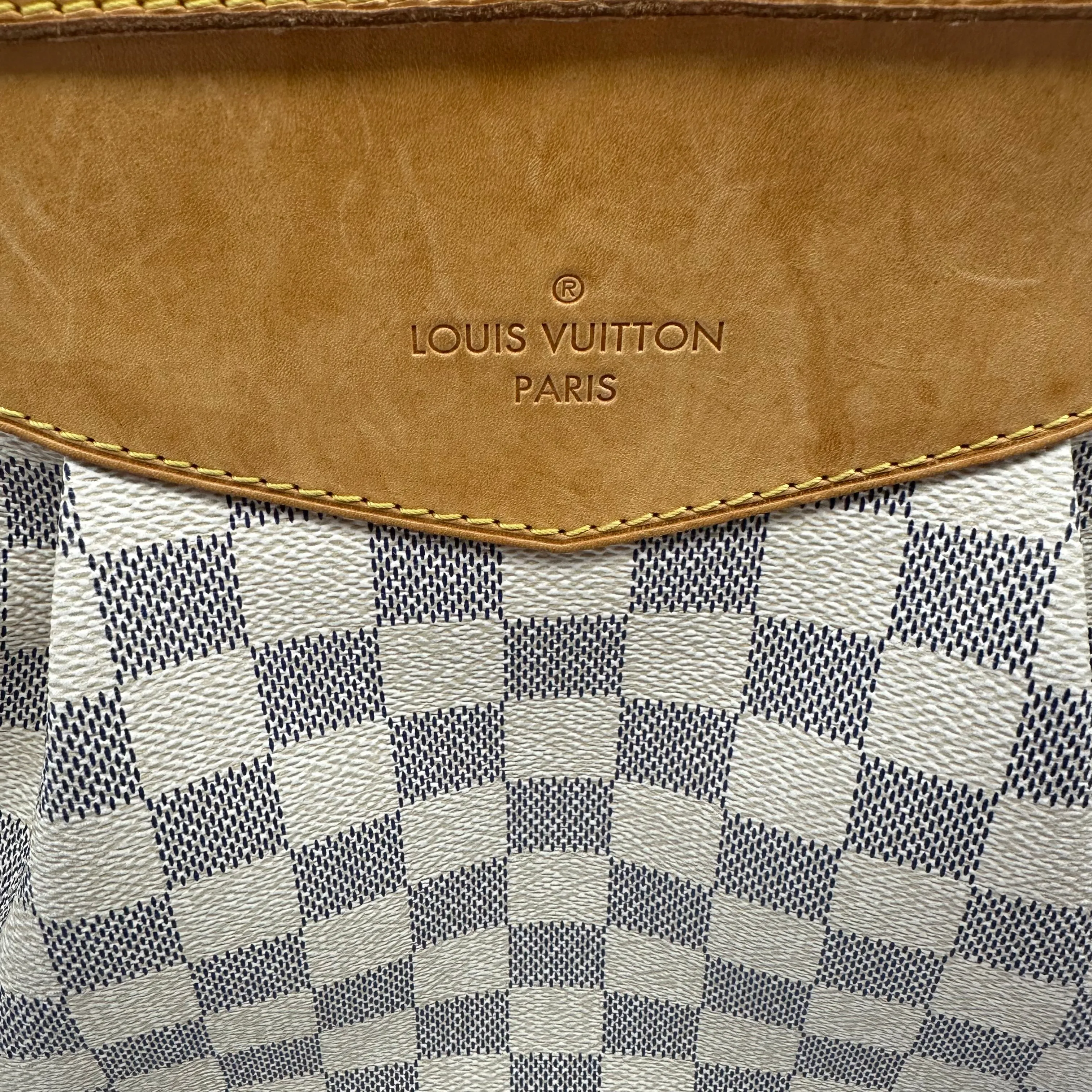 Crossbody Luxury Designer By Louis Vuitton In White, Size:Large