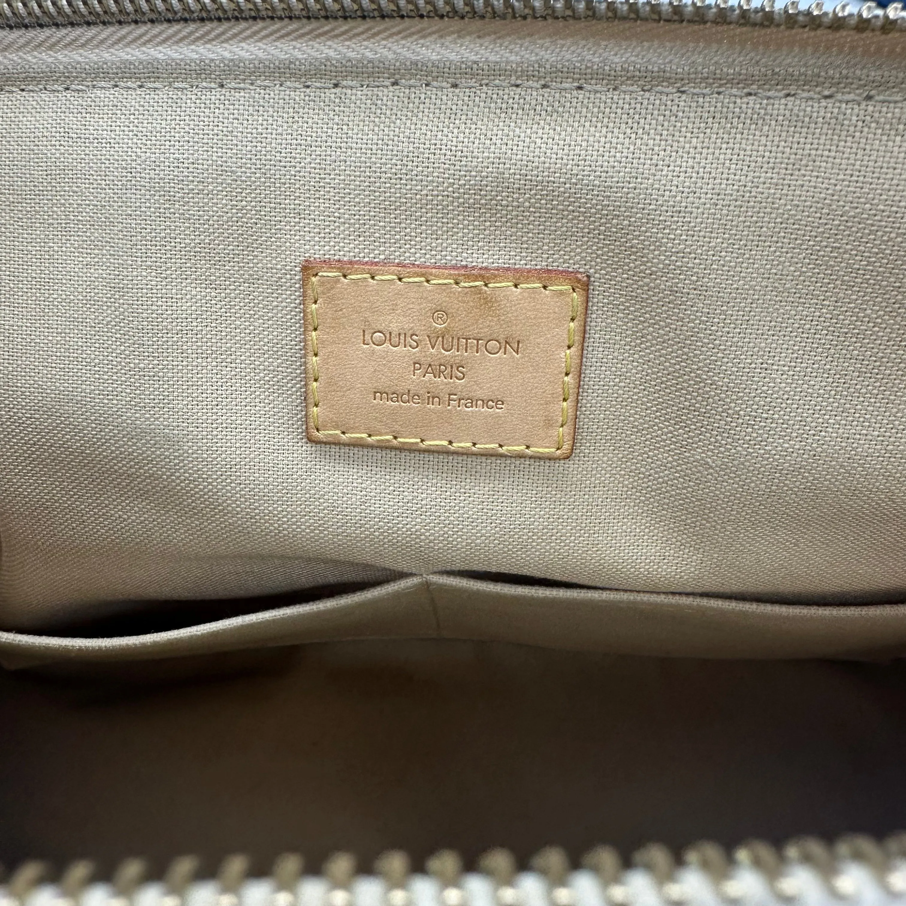 Crossbody Luxury Designer By Louis Vuitton In White, Size:Large