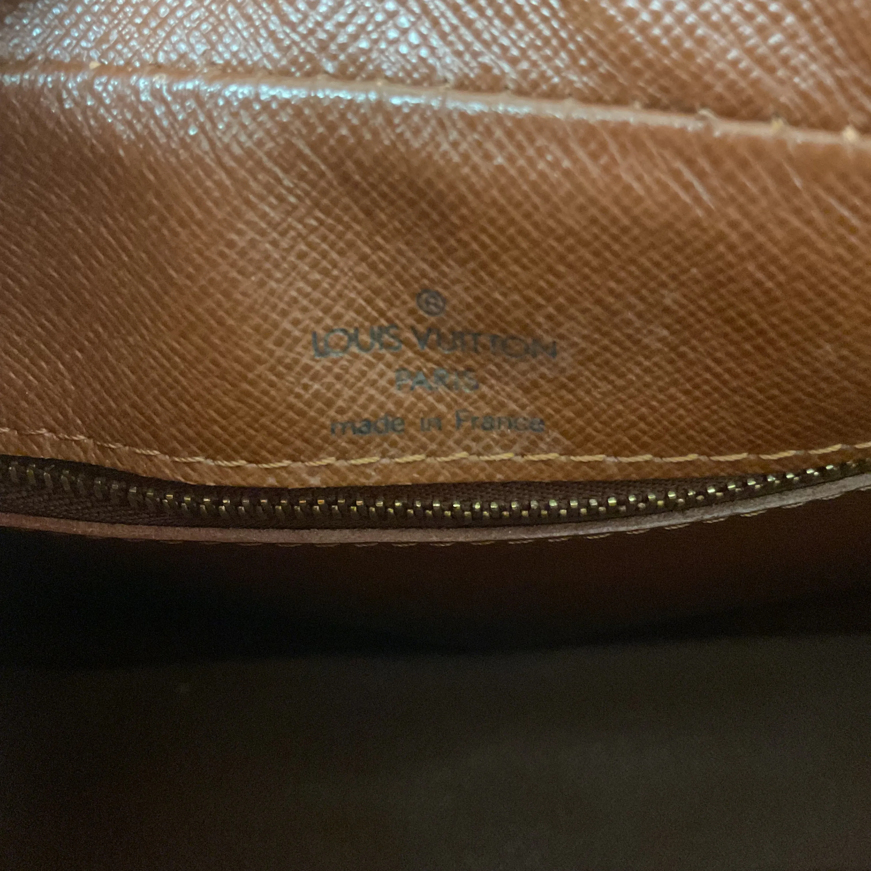Crossbody Luxury Designer By Louis Vuitton, Size: Medium