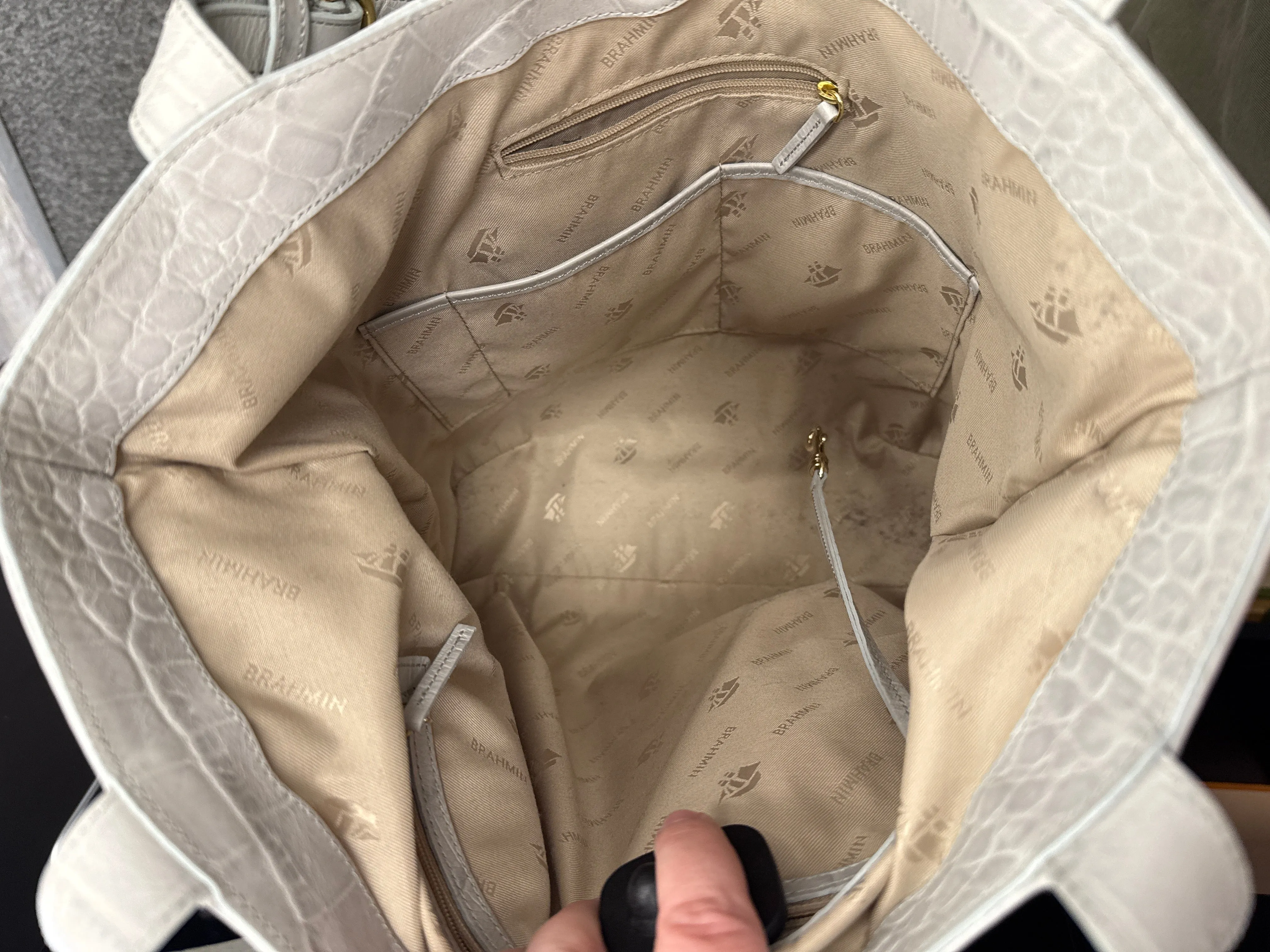 Handbag Designer By Brahmin Size: Large