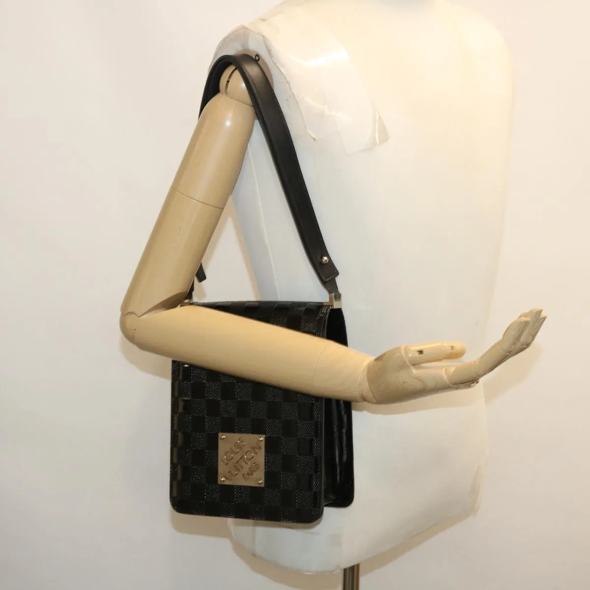Louis Vuitton COUVERTURE AGENDA FONCTIONNEL PM Shoulder Bag