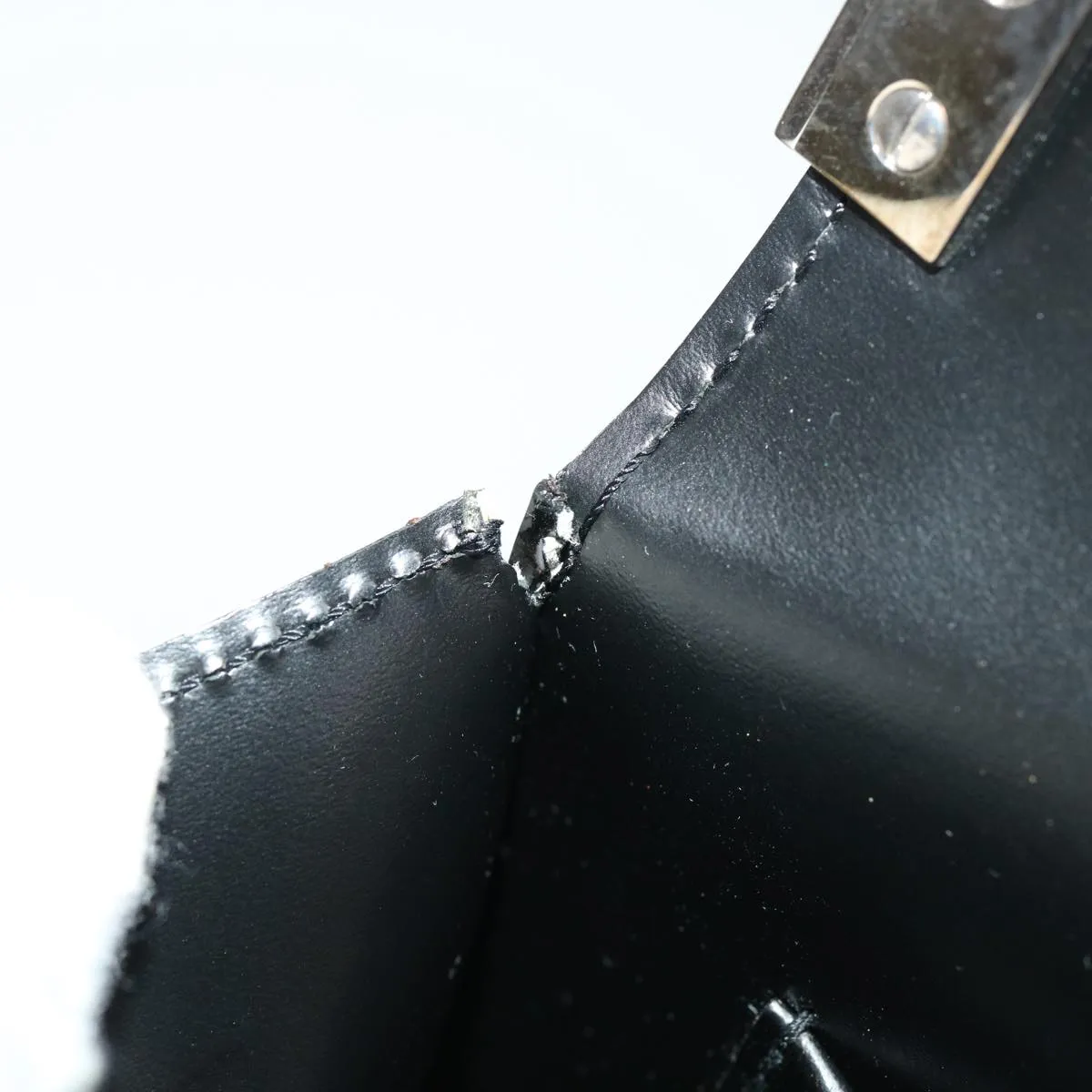 Louis Vuitton COUVERTURE AGENDA FONCTIONNEL PM Shoulder Bag