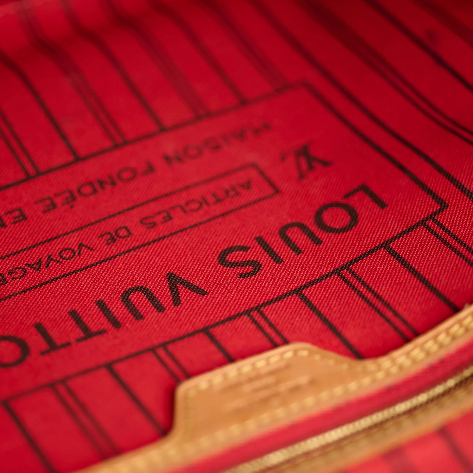 Louis Vuitton Neverfull MM Monogram Shoulder Bag