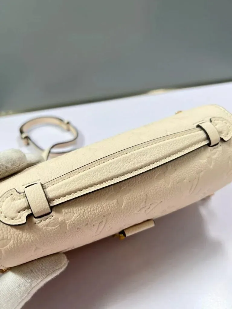 louis vuitton  Pochette M??tis East West