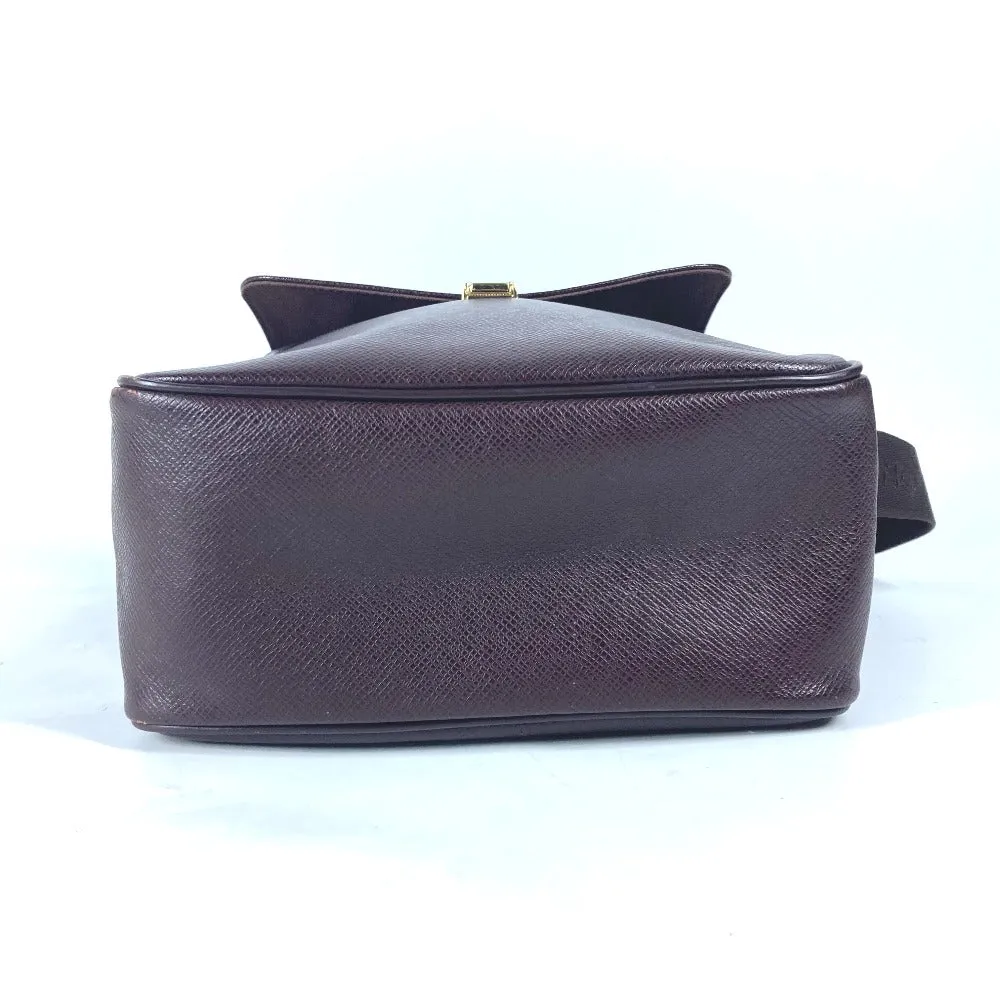 LOUIS VUITTON Shoulder Bag M30826 Taiga Leather purple Taiga Yaranga