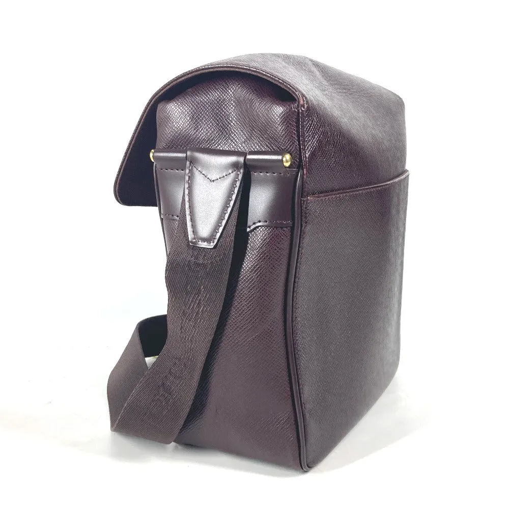 LOUIS VUITTON Shoulder Bag M30826 Taiga Leather purple Taiga Yaranga