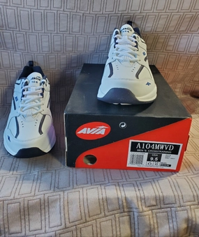 Pair of Avia Men's Crosstraining 104 Shoes APPEAR UNWORN—Men's Size 9.5M
