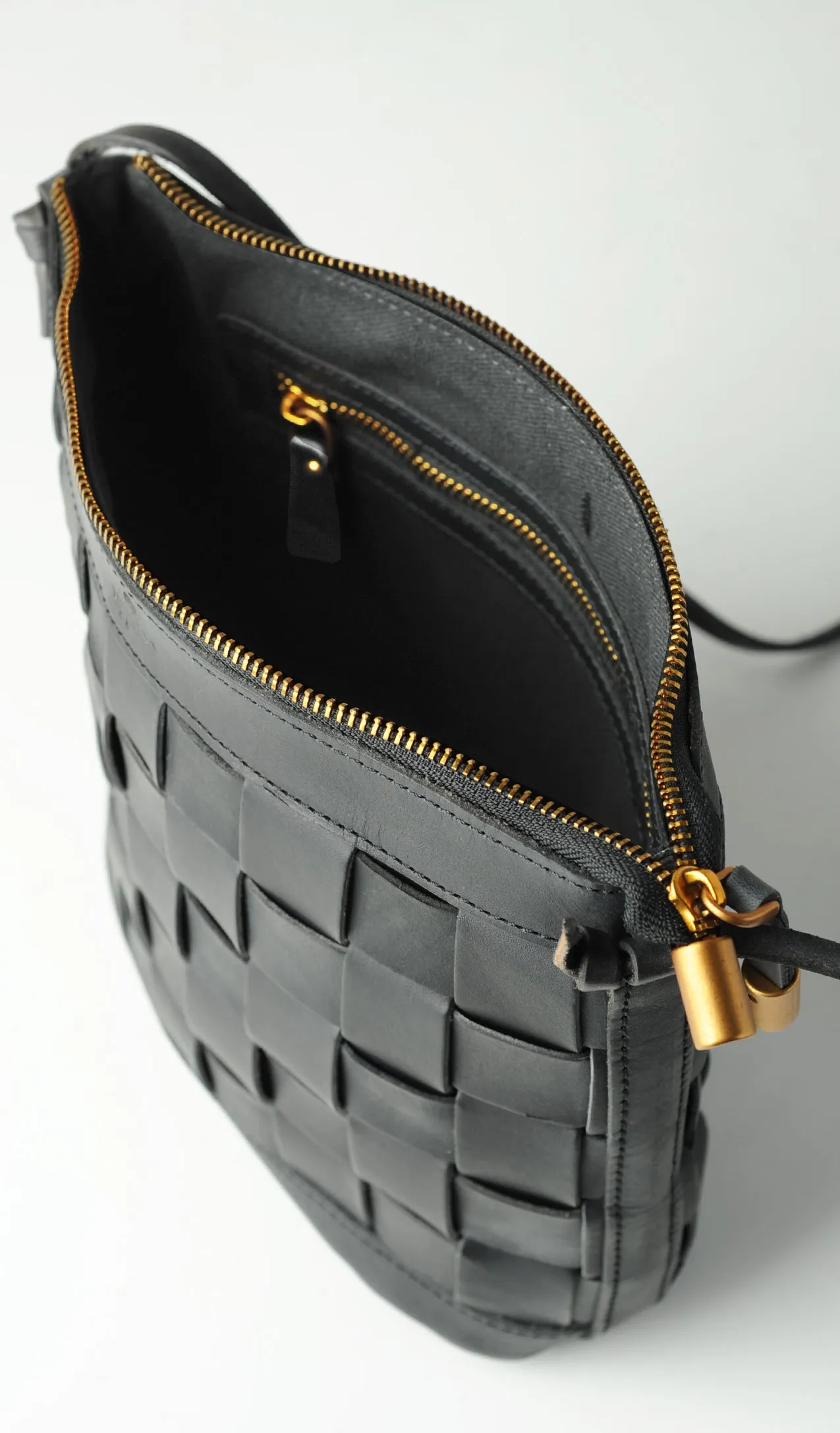 Venture Cross-body Bag - Black