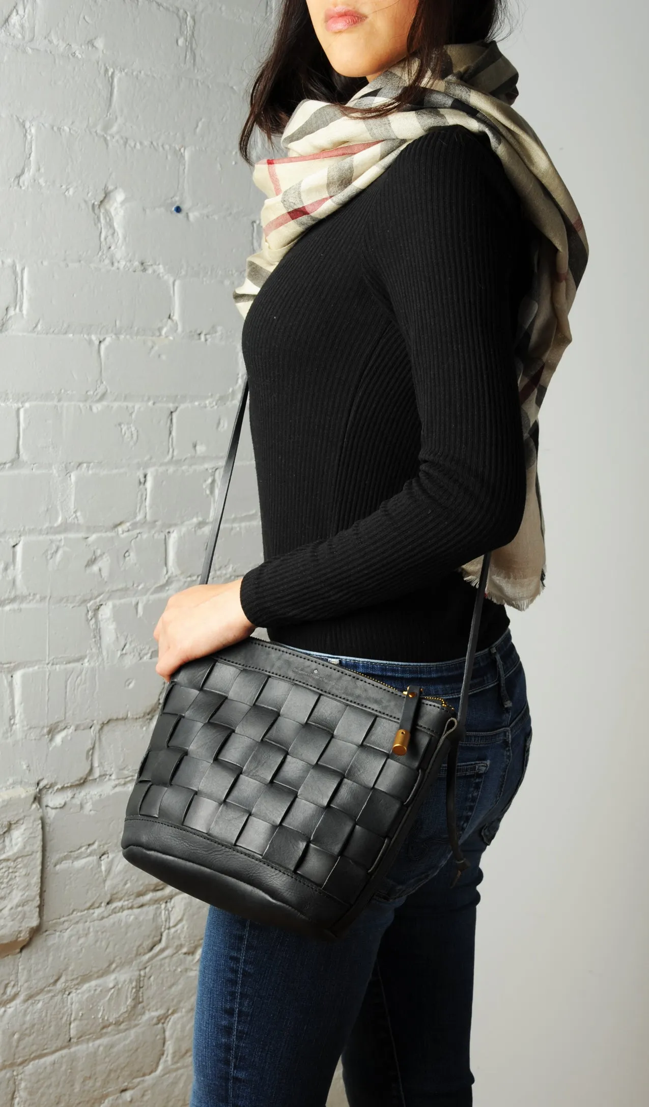 Venture Cross-body Bag - Black
