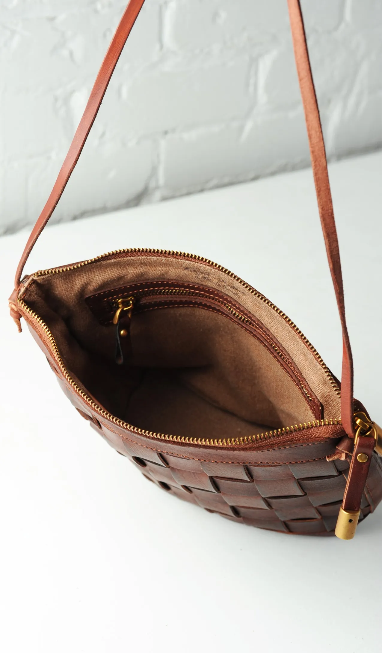 Venture Cross-body Bag - Chestnut