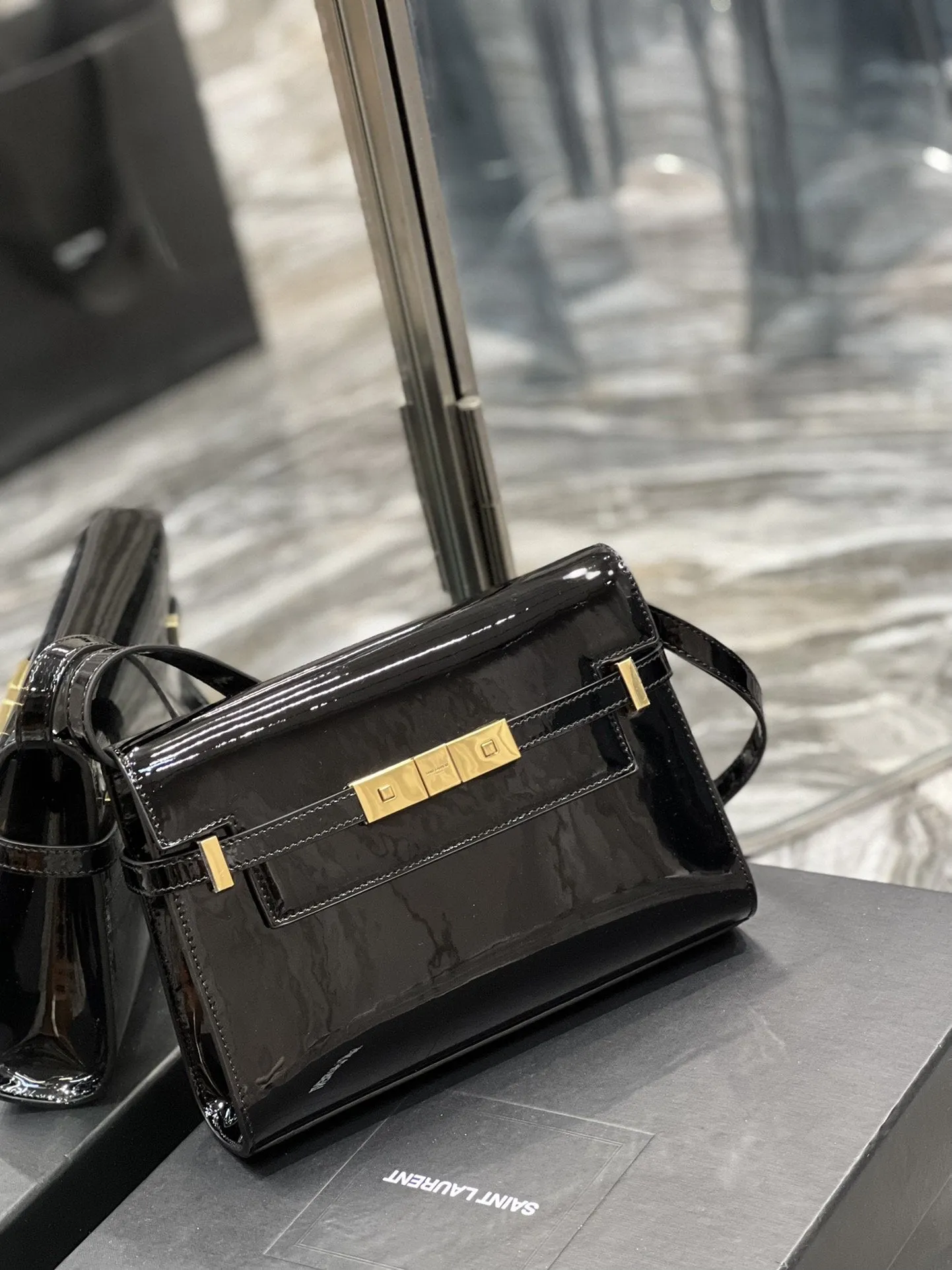 Yves Saint Laurent Manhattan Small Shoulder Bag Black