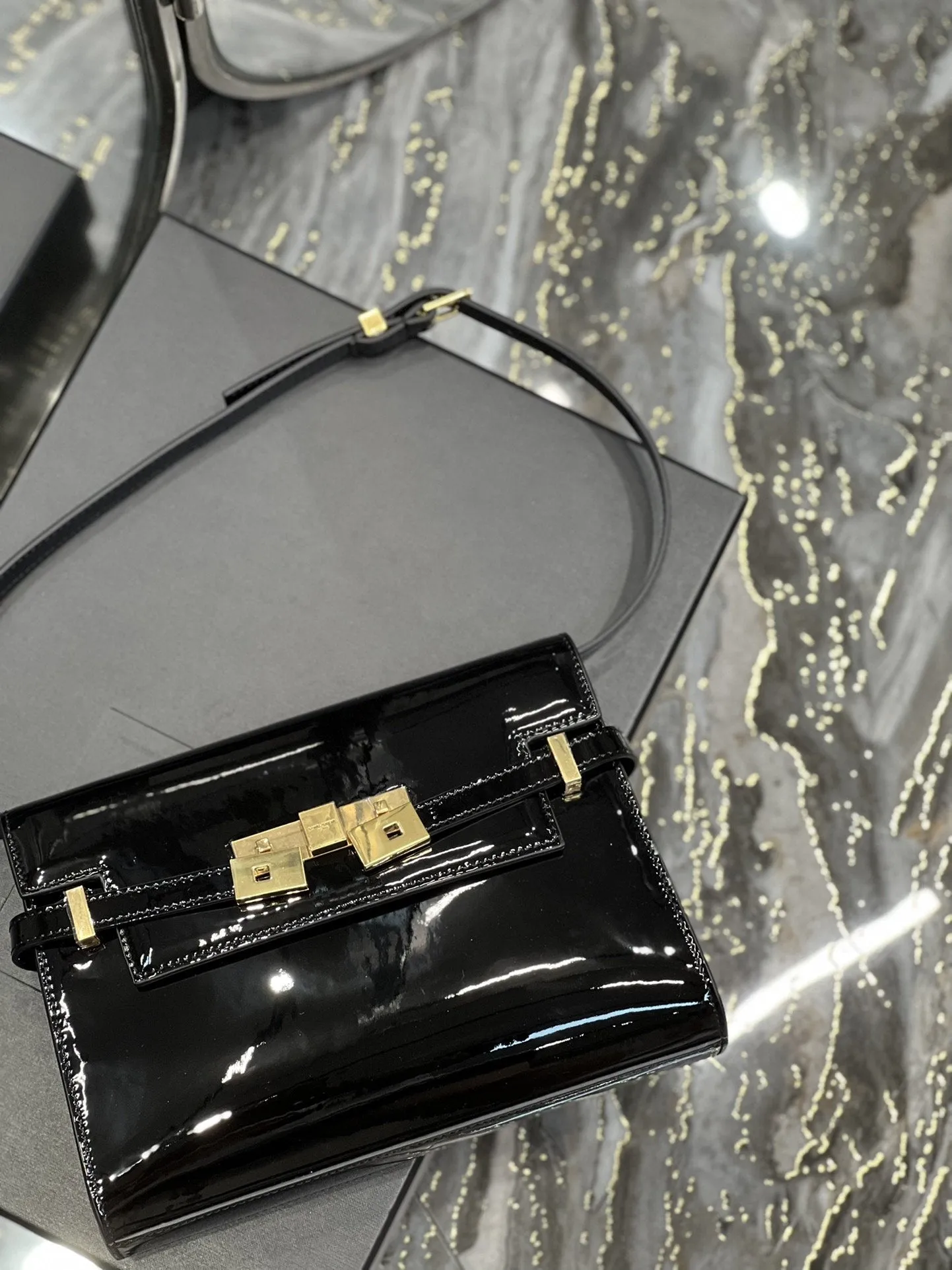 Yves Saint Laurent Manhattan Small Shoulder Bag Black