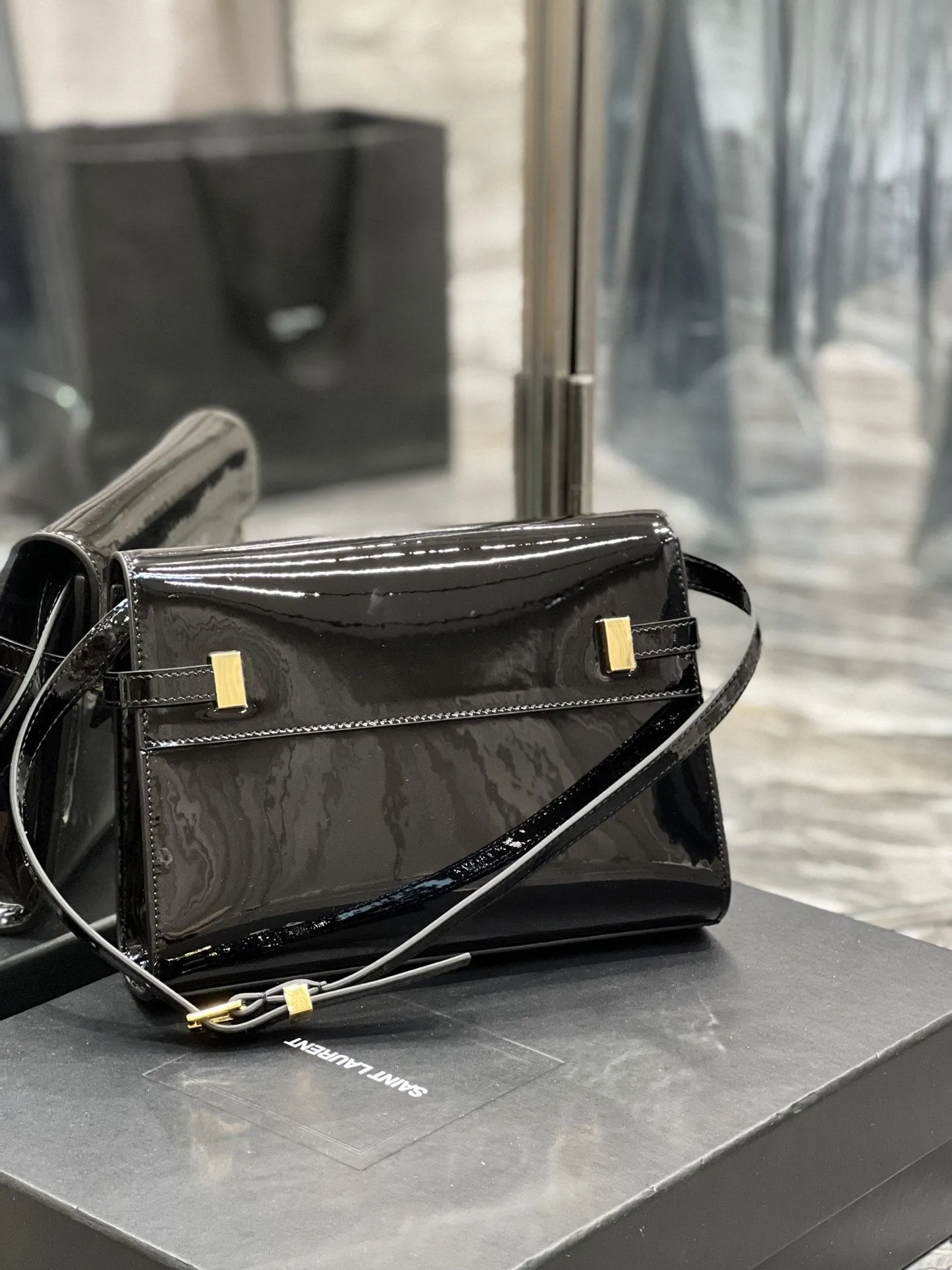Yves Saint Laurent Manhattan Small Shoulder Bag Black