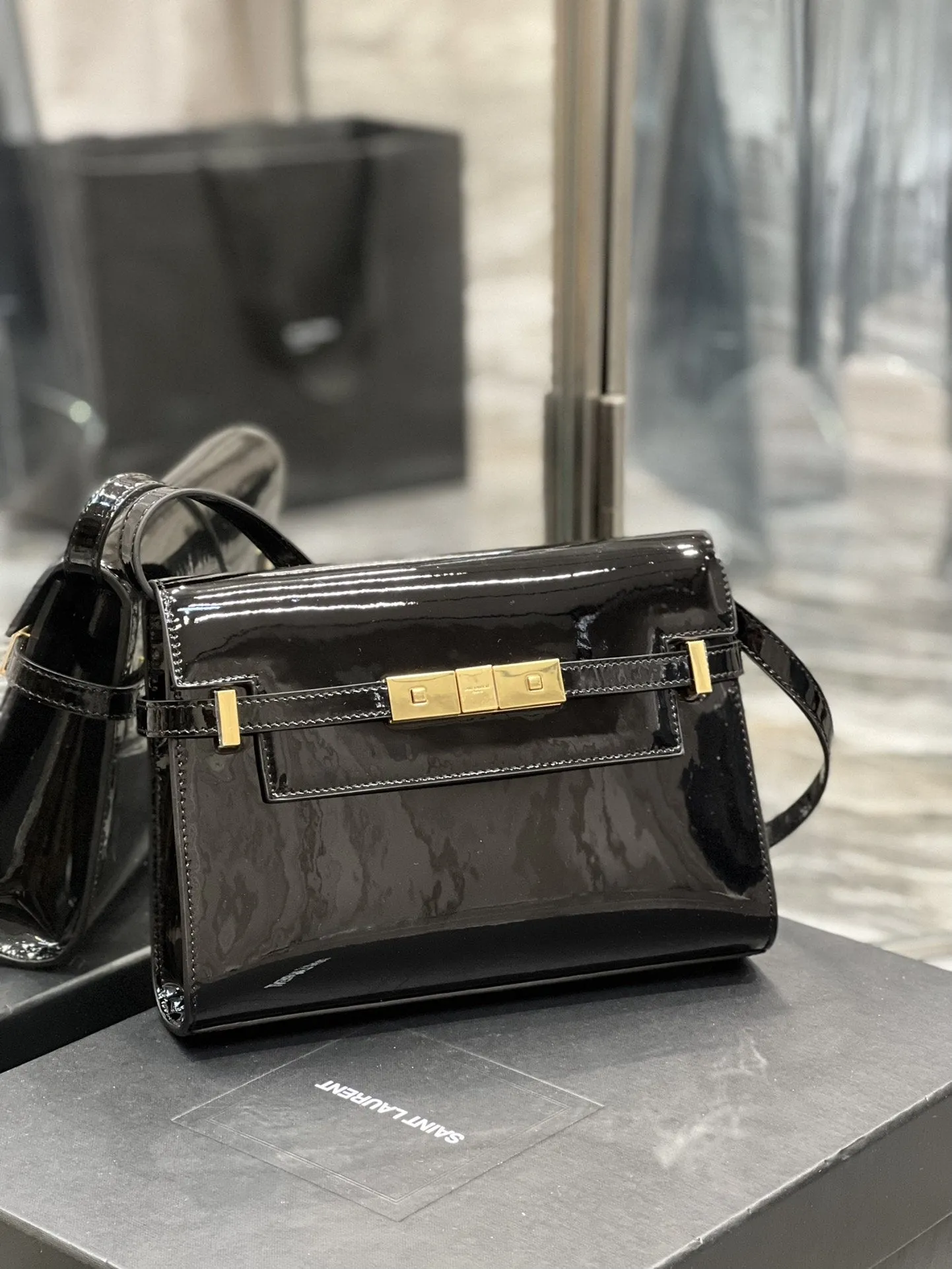 Yves Saint Laurent Manhattan Small Shoulder Bag Black
