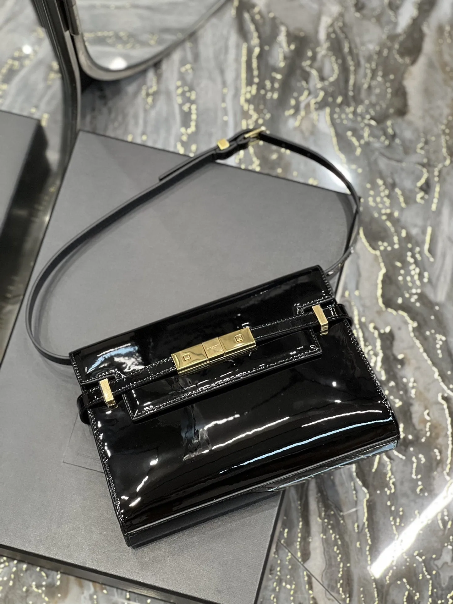 Yves Saint Laurent Manhattan Small Shoulder Bag Black